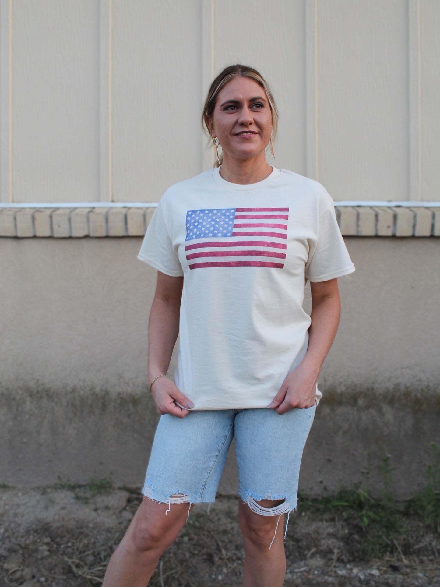 Classic American Flag Graphic Tee in Ivory