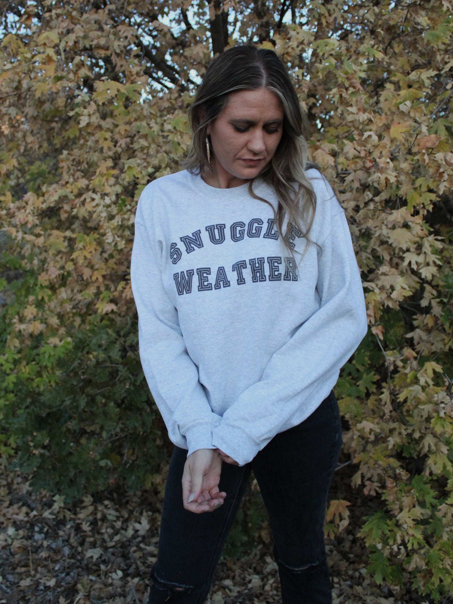 'SNUGGLE WEATHER' Sweatshirt in Heather Gray